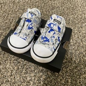 Shark Converse size 4t